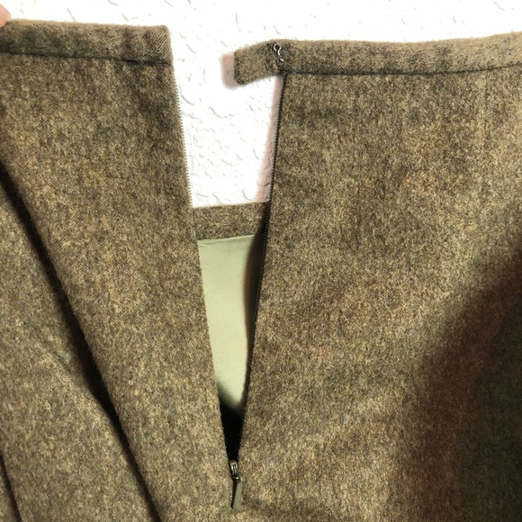 ๐ Banana Republic ๐ 100% Wool Blazer & Skirt Set - Picture 13 of 14